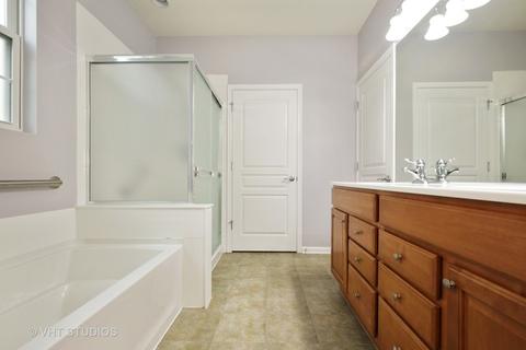2839 Edgewater Dr, Elgin, IL 60124 photo 7