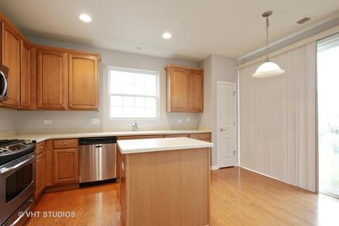 2839 Edgewater Dr, Elgin, IL 60124 photo 4
