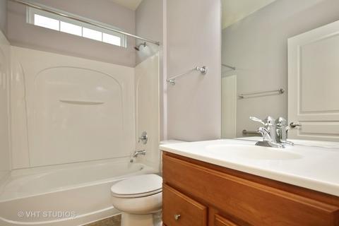 2839 Edgewater Dr, Elgin, IL 60124 photo 9