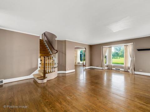 740 E Greenview Rd, Itasca, IL 60143 photo 4