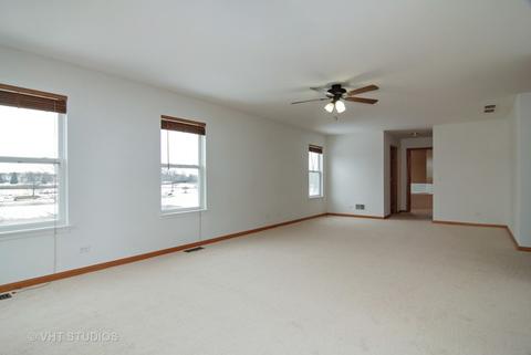 2570 Biltmore Cir, Aurora, IL 60503 photo 12