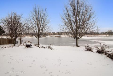 2570 Biltmore Cir, Aurora, IL 60503 photo 2