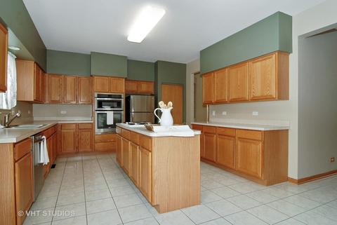 2570 Biltmore Cir, Aurora, IL 60503 photo 3