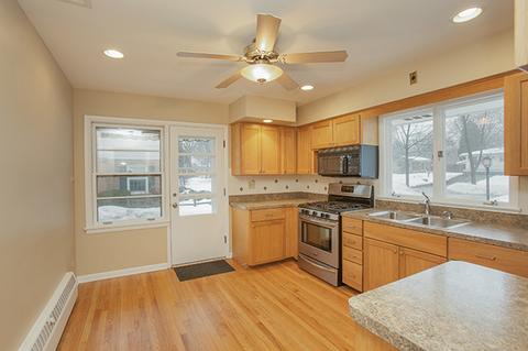 816 James Ct, Wheaton, IL 60189 photo 4