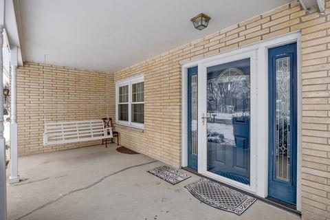 1824 E Cree Ln, Mount Prospect, IL 60056 photo 2