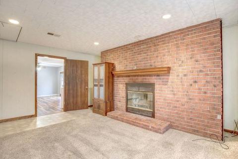 302 Pershing Ct E, Philo, IL 61864 photo 14