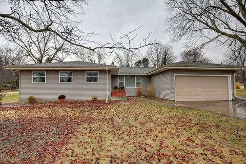 302 Pershing Ct E, Philo, IL 61864 photo 1