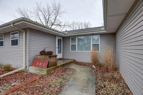 302 Pershing Ct E, Philo, IL 61864 photo 3