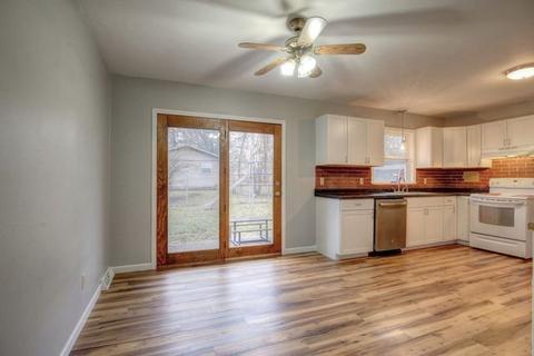 302 Pershing Ct E, Philo, IL 61864 photo 9