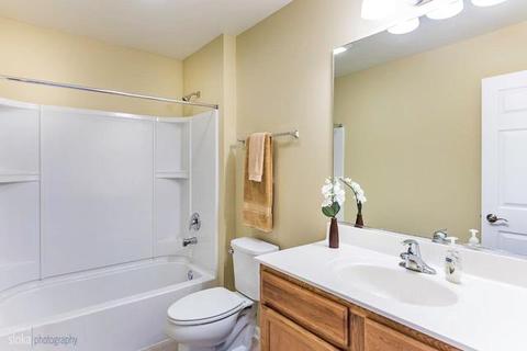 802 Hanson Ave, Mchenry, IL 60050 photo 9