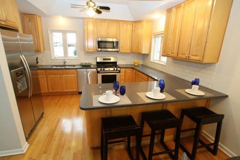 498 E Park Ave, Elmhurst, IL 60126 photo 2