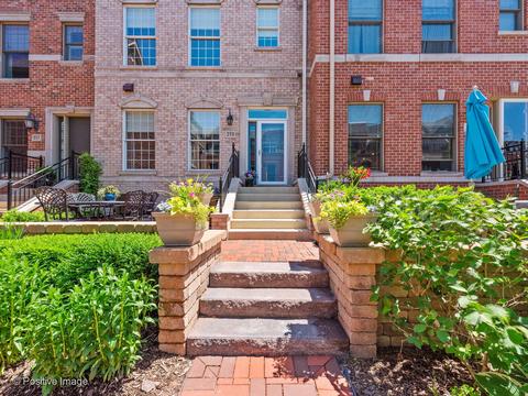 319 E Liberty Dr, Wheaton, IL 60187 photo 1
