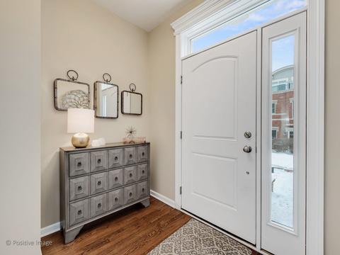319 E Liberty Dr, Wheaton, IL 60187 photo 2