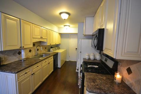 1684 Valley Forge Ct #C, Wheaton, IL 60187 photo 2