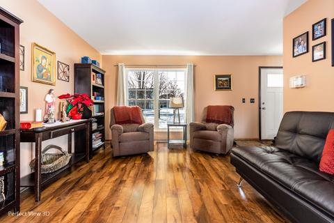 700 Brita Trl, Minooka, IL 60447 photo 2