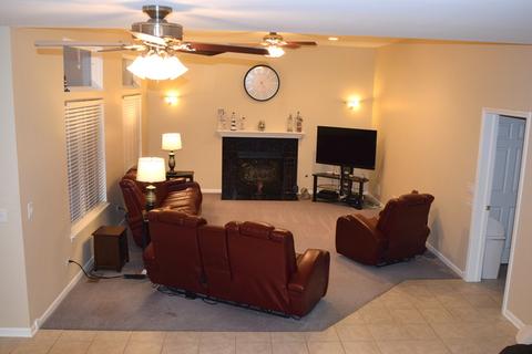 100 Norman Dr, Mchenry, IL 60050 photo 5
