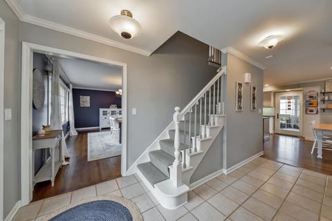 25 W730 Wenona Ln, Wheaton, IL 60189 photo 2