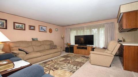 350 Ambleside Rd, Des Plaines, IL 60016 photo 2