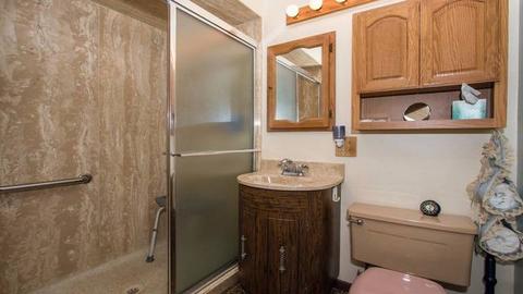 350 Ambleside Rd, Des Plaines, IL 60016 photo 13