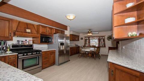 350 Ambleside Rd, Des Plaines, IL 60016 photo 5