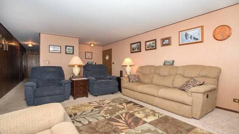 350 Ambleside Rd, Des Plaines, IL 60016 photo 3