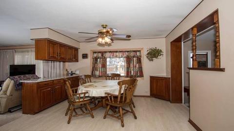 350 Ambleside Rd, Des Plaines, IL 60016 photo 6