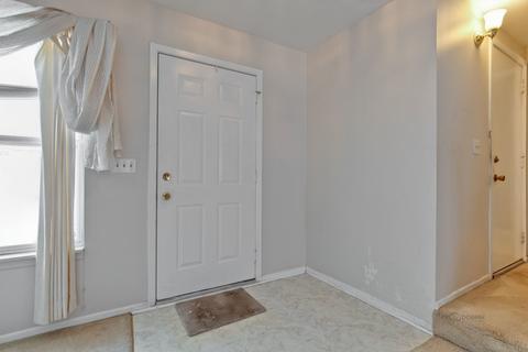 34 Willow Cir, Cary, IL 60013 photo 4