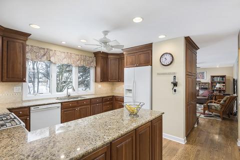 1607 Wadsworth Rd, Wheaton, IL 60189 photo 8