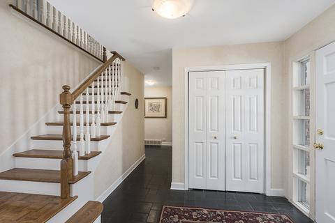 1607 Wadsworth Rd, Wheaton, IL 60189 photo 3