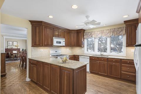 1607 Wadsworth Rd, Wheaton, IL 60189 photo 9