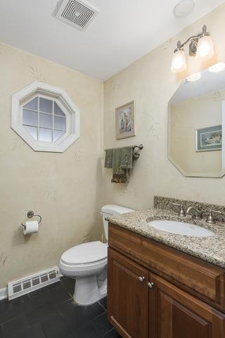 1607 Wadsworth Rd, Wheaton, IL 60189 photo 14
