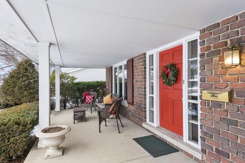 1607 Wadsworth Rd, Wheaton, IL 60189 photo 2