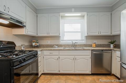 253 E Goebel Dr, Lombard, IL 60148 photo 4
