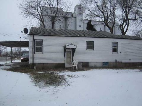 327 S 4th St, Sheldon, IL 60966 photo 2