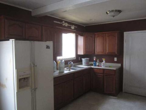 327 S 4th St, Sheldon, IL 60966 photo 5