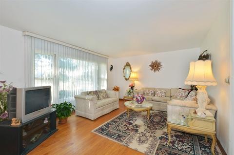 4054 Phyllis Rd, Northbrook, IL 60062 photo 2