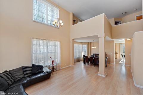 95 Lemans Dr, Wheeling, IL 60090 photo 2