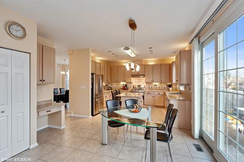 95 Lemans Dr, Wheeling, IL 60090 photo 6