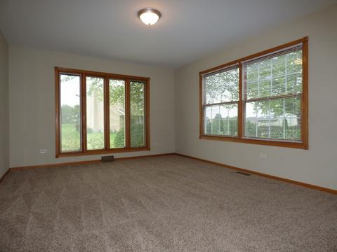 703 Suzanne Ct, Spring Grove, IL 60081 photo 2