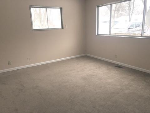 911 Green Ave, Normal, IL 61761 photo 3