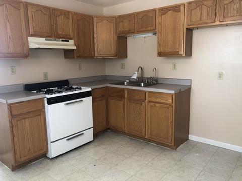 911 Green Ave, Normal, IL 61761 photo 4