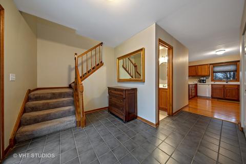 1385 Valayna Dr, Aurora, IL 60504 photo 2