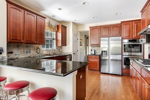 1643 Constitution Dr, Glenview, IL 60026 photo 5
