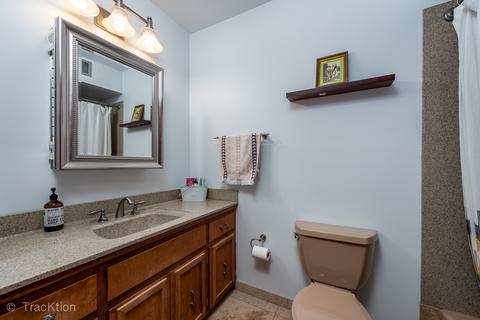 7700 Blackberry Ln, Willowbrook, IL 60527 photo 19