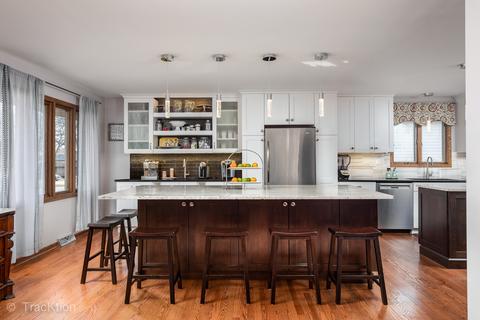 7700 Blackberry Ln, Willowbrook, IL 60527 photo 5
