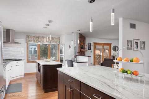 7700 Blackberry Ln, Willowbrook, IL 60527 photo 9
