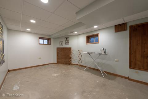 7700 Blackberry Ln, Willowbrook, IL 60527 photo 23