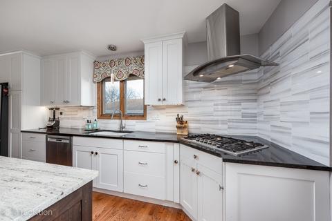 7700 Blackberry Ln, Willowbrook, IL 60527 photo 11