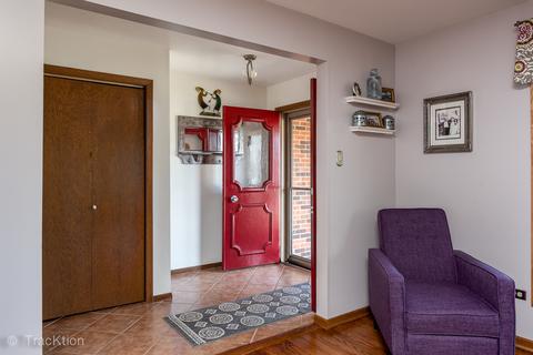 7700 Blackberry Ln, Willowbrook, IL 60527 photo 2