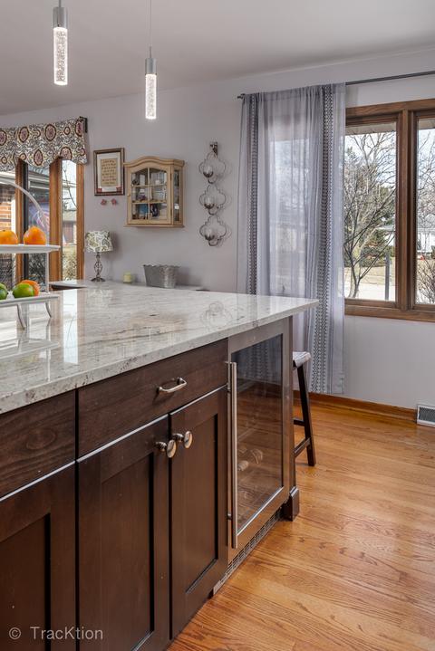 7700 Blackberry Ln, Willowbrook, IL 60527 photo 8